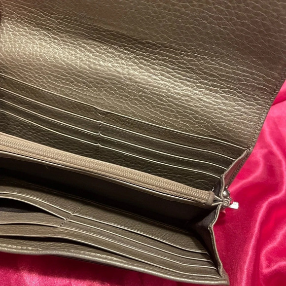 GUCCI GG Soho Leather Biford Long Crossbody - Picture 13 of 16